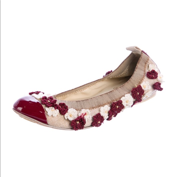 Chanel Camellia Floral Cap Toe Flats GUC size 6 - Picture 2 of 8